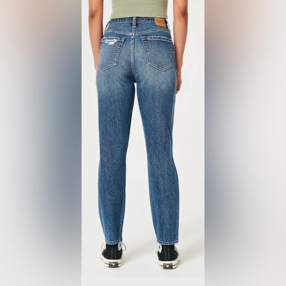 Hollister Women’s Ultra High-Rise Ripped Medium Wash Mom Jeans Size 28R/6R - Picture 2 of 9